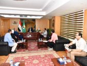 محافظ الفيوم يناقش استعدادات المرحلة السادسة من عروض مشروع المواجهة والتجوال