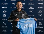 مانشستر سيتي يعلن تمديد عقد البرازيلي سافينيو حتى عام 2031