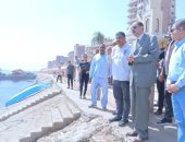محافظ سوهاج يتفقد المسطح المائى لجزيرة المستجدة للاطمئنان على منسوب مياه النيل