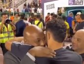 وليد صلاح الدين يصطحب ياسر إبراهيم للاعتذار إلى مسئول تسليم جائزة المباراة.. فيديو