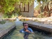 400 عين مياه كبريتية بالواحات البحرية تعالج الروماتيزم وأمراض الجلد.. فيديو