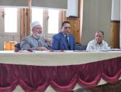 رئيس منطقة سوهاج الأزهرية يبحث الاستعداد لمشروع مسابقة تحدى القراءة العربى