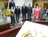 محافظ الغربية يسلّم ماكينات الخياطة وشهادات التدريب المهنى للفتيات والسيدات