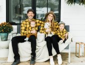 ازدهار موضة الحيوانات الأليفة عالميا.. من عروض الأزياء والفنادق إلى العلامات التجارية المستدامة.. اتجاه الملاك لمطابقة إطلالاتهم مع حيواناتهم فى سوق يتجاوز 8 مليارات دولار.. والإكسسوارات قد تصل لـ 9.2 مليار