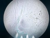 اكتشاف جزيئات عضوية معقدة فى قمر زحل “إنسيلادوس” تعزز احتمالية وجود حياة