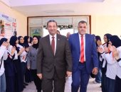 محافظ دمياط يُسلم عقود المعلمين الجدد ضمن مسابقة 30 ألف معلم