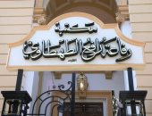 مكتبة رفاعة الطهطاوي بسوهاج تضم 4000 كتاب و1437 مخطوطة نادرة.. صور