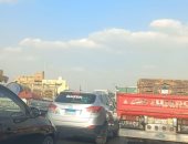 زحام مرورى أعلى الطريق الدائرى بسبب انقلاب سيارة ملاكى.. صور