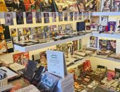 الكاسيت مع أغانى أم كلثوم وعبد الحليم عوامل جذب لزوار معرض الرياض للكتاب