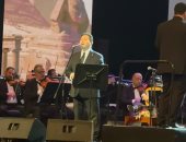هاني شاكر يغني "وانت ماشي في مصر ويا أغلى اسم في الوجود" بالأوبرا