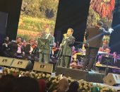 محمد ثروت وهاني شاكر يغنيان ديو "بلدي" بدار الأوبرا بعد 40 عاما من تقديمها
