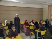 رئيس المنطقة الأزهرية بسوهاج يتفقد سير الدراسة برواق القرآن الكريم للكبار