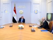 الرئيس السيسى يوجه بصرف حافز التدريس بمبلغ ألف جنيه من نوفمبر المقبل وتحسين الوضع الاقتصادى للمعلمين.. ويؤكد ضرورة الاستمرار فى تطوير ودعم العملية التعليمية ومُواكبة متطلبات العصر الرقمى وربط المناهج بسوق العمل