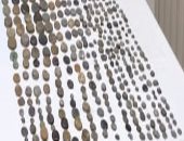 متحف فى منزل مواطن.. ضبط 533 قطعة أثرية داخل بيت مزارع فى بنى سويف قبل تهريبها للخارج.. التحفظ على تمائم وتماثيل تعود لعصور قديمة.. ومنع تهريب القيم التاريخية وعقوبات رادعة.. واللجنة تكشف: قيمتها الأثرية كبيرة