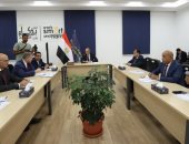 وزير الاتصالات يتابع تجارب خريجى المبادرات التدريبية بمركز "كريتيفا" قنا