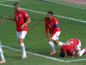 منتخب مصر يضرب جيبوتى بثنائية في الشوط الأول.. إبراهيم عادل ومحمد صلاح يقربان الفراعنة من كأس العالم.. الحكم يحرم مصطفى محمد من ركلة جزاء.. الشناوى ضيف شرف.. وحسام حسن يقترب من إنجاز فريد.. صور 