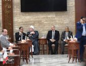 شخصيات عامة وسفراء فى عزاء الدكتور أحمد عمر هاشم بمسجد الشرطة (صور)