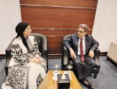 نقيب الأطباء البيطريين فى حوار خاص لـ«اليوم السابع»:تحميل الطب البيطرى وحده مسؤولية الحيوانات الضالة ظلم..لا نملك حصرا دقيقا لأعداد كلاب الشوارع.. صناعة الدواجن تعانى فوضى ونستهلك سنويا مليارا و300 مليون دجاجة