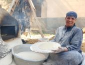 ملامح مصرية.. لطافة: خبيز العيش الفلاحى متوارث فى الريف المصرى.. فيديو