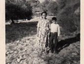 وديع سعادة وهو طفل مع أمه فى صورة نادر من دفاتر الذكريات