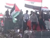 قوافل العائدين إلى الشمال ترفع علم مصر 