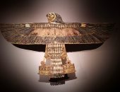 مقتنيات المتحف المصرى.. قلادة على هيئة صقر تحمل اسم آمون إم أوبت