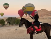 رحلات السفارى والبالون الطائر.. استمتاع سياح العالم برحلات الأقصر