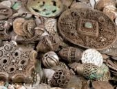 أثناء البحث عن الديدان.. اكتشاف 20 ألف عملة معدنية من العصور الوسطى بالسويد