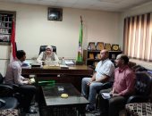 رئيس مدينة قويسنا تستقبل المواطنين لبحث مطالبهم وتتابع صيانة الإنارة فى القرى