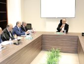 وزير قطاع الأعمال يواصل لقاءاته الدورية مع قيادات الشركات القابضة