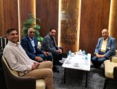 سيف حامد وأشرف فرحات يستقبلان رئيس الاتحاد الدولي للهوكي لحضور بطولة الأمم الأفريقية
