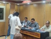 نائب محافظ الأقصر يتلقى 34 شكوى باليوم المفتوح ويؤكد: جزاءات لمن يعطل مصالح المواطن