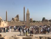 السياح من كل دول العالم يزورون الأقصر للاستمتاع بالحضارة المصرية القديمة.. صور