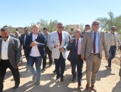 محافظ الجيزة يتفقد الأعمال الإنشائية بالمدرسة الزراعية الثانوية بالواحات