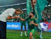 بقبلة على يده.. رينارد يوجه رسالة قوية عن موهبة المنتخب السعودي