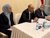 وزير العمل يلتقى ممثلى الجالية المصرية فى قطر ويستمع إلى استفساراتهم