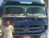 مصرع طفل وإصابة والده وشقيقه فى حادث تصادم بسبب توقف مفاجئ لشاحنة بالبساتين