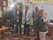 محافظ الجيزة يتفقد مدرسة المناجم الابتدائية فى الواحات البحرية.. فيديو