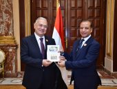 رئيس المصريين الأحرار يتسلم كارنيه عضوية الشيوخ.. ويؤكد: تكليف وطنى