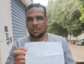 شاب يستقبل 700 ألف جنيه بالخطأ ويعيدها لصاحبها بقنا.. فيديو
