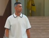 كريستيانو رونالدو يخطف الأنظار بـ لوك جديد بعد عودته لتدريبات النصر.. فيديو