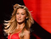 بيلا حديد تظهر فى عرض أزياء فيكتوريا سيكريت لعام 2025 بعد أزمتها الصحية