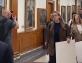 عشرات الصحفيين يغادرون مقر وزارة الحرب الأمريكية بسبب القيود.. فيديو