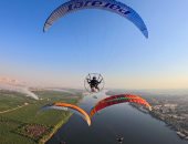 الأقصر أرض التاريخ المصرى القديم تستضيف 100 مغامر أجنبى من 15 دولة بفعاليات رياضية الباراموتور.. بهجة وفرحة بين الأجانب بالتحليق المظلى فوق معابد ومقابر الملوك وشريط نهر النيل.. ومغامر فلسطينى يشيد بسحر المشهد