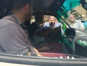 نائب محافظ الجيزة يتفقد المواقف فى كرداسة وأوسيم لمتابعة التزام السائقين بالتعريفة