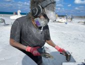 فنانون يواصلون الإبداع في سمبوزيوم مصر الدولي للنحت بالعلمين الجديدة.. صور