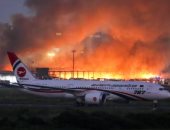 اندلاع حريق هائل بمطار دكا فى بنجلاديش وتعليق جميع الرحلات الجوية.. فيديو