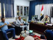 وكيل وزارة التعليم بالجيزة يوجه بوضع خطط علاجية للطلاب ضعاف القراءة والكتابة