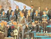 مدحت صالح يتألق بأغنية أنت عمرى لأم كلثوم ويرفع شعار كامل العدد