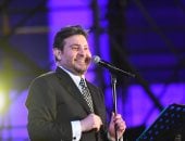 زوجة هاني شاكر لليوم السابع: زوجي بخير وأجرى جراحة فى فقرة بالعمود الفقري